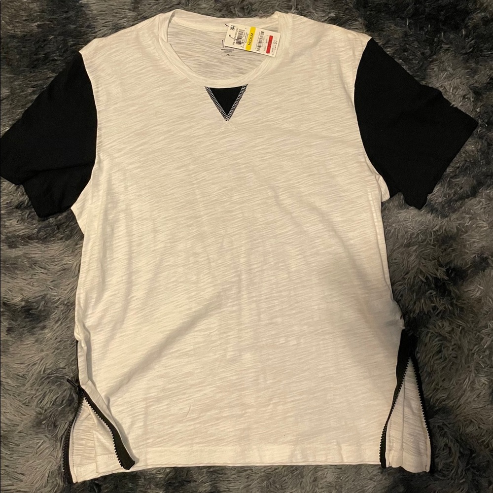 iNTERNATIONAL CONCEPTS T SHIRT